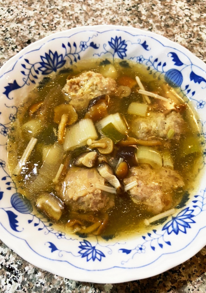 肉だんごときのこの暖かスープ-レシピのメイン写真