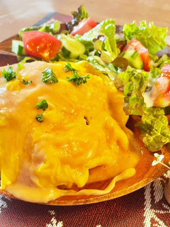 チーズソースたっぷりのトロトロオムライス-レシピのメイン写真