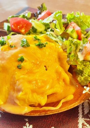 チーズソースたっぷりのトロトロオムライス-レシピのメイン写真