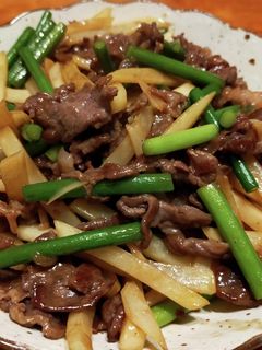 絶品!牛肉とニンニクの芽とジャガイモ炒め-レシピのメイン写真