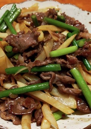 絶品！牛肉とニンニクの芽とジャガイモ炒め-レシピのメイン写真