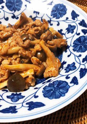 材料2つ♪ポークときのこのケチャップ炒め-レシピのメイン写真