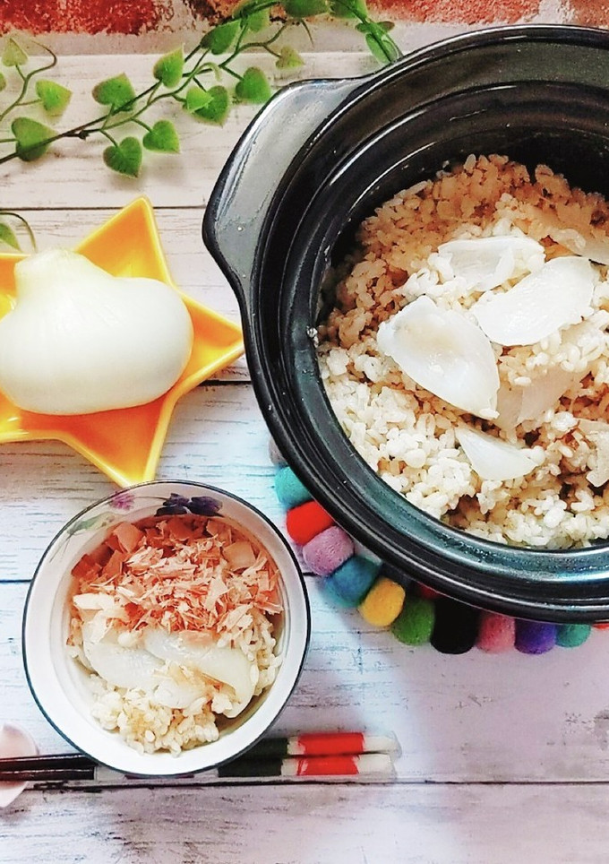 新玉ねぎの丸ごと、和風炊き込みご飯-レシピのメイン写真