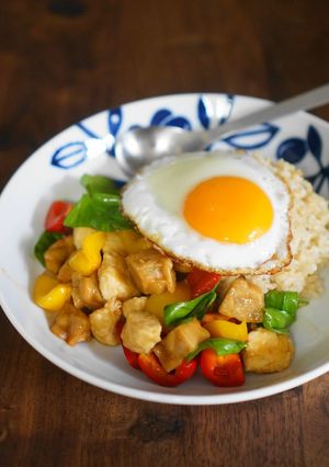 テンペと鶏肉の玄米ガパオライス-レシピのメイン写真