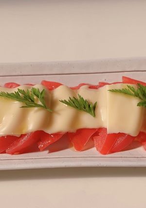 ひとり？家族？2分でできるトマトチーズ-レシピのメイン写真