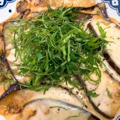 รูปของ ナスと大葉の香ばし味噌チーズ焼き