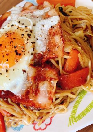 最強！ベーコンエッグ焼きそば！-レシピのメイン写真