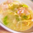たまねぎとベーコンとレタスのたまごスープ