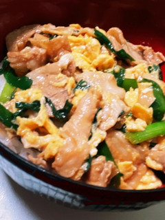 ランチに簡単!パパッと豚ニラ玉丼-レシピのメイン写真