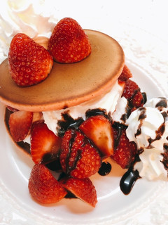 ピンクの苺パンケーキ-レシピのメイン写真