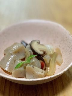 コンニャクの炒め煮(玉ねぎ椎茸入り)-レシピのメイン写真