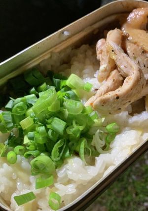 キャンプでできる、香味ペーストの中華粥-レシピのメイン写真