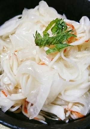 新玉ねぎとカニカマの酢の物-レシピのメイン写真