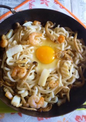 しめじ＆シーフードミックスの月見焼うどん-レシピのメイン写真