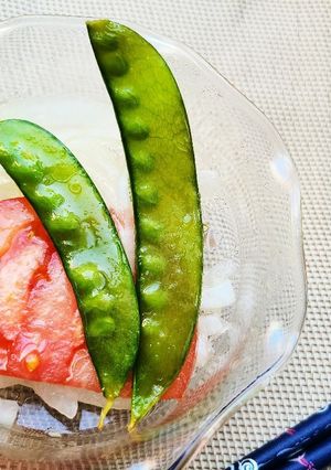彩り綺麗！絹さやとトマトと新玉葱のマリネ-レシピのメイン写真
