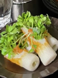 スパークリングのお供に!かいわれ梅ちくわ-レシピのメイン写真