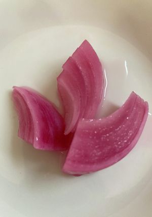 赤玉ねぎ甘酢漬け　まるで『らっきょう』？-レシピのメイン写真