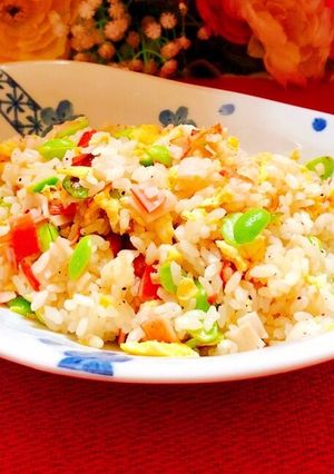 彩りキレイな枝豆とカニカマのチャーハン-レシピのメイン写真