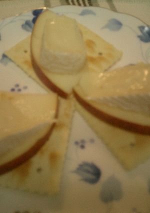 ワインに合うりんごとチーズとクラッカー-レシピのメイン写真