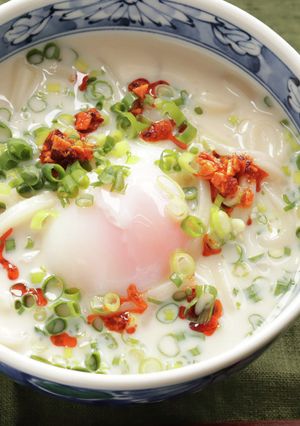 簡単おいしい！白だし豆乳うどん温玉のせ-レシピのメイン写真