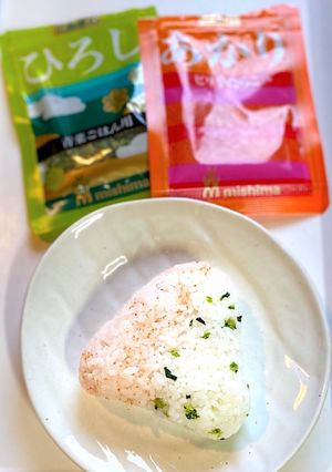 三島食品の兄弟姉妹ふりかけでおにぎり-レシピのメイン写真