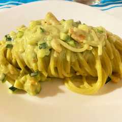 รูปของ ズッキーニとサーモンのパスタ