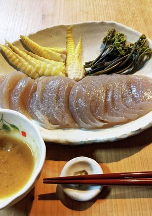 刺身こんにゃく　春の山菜添え-レシピのメイン写真