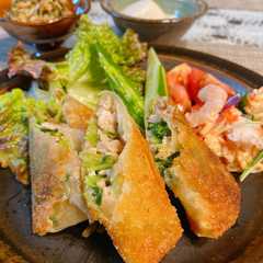 รูปของ 鶏ミンチと豆苗の春巻き