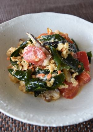 栄養の相性抜群♪わかめとトマトの卵炒め-レシピのメイン写真