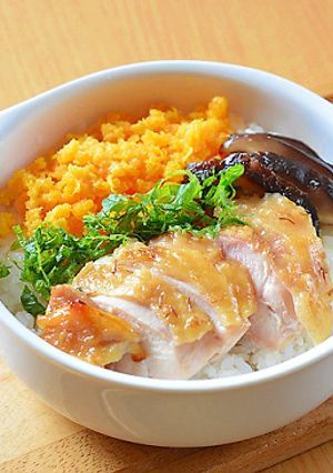 麦みそ漬け鶏肉とあまざけ入り炒り卵の丼♪-レシピのメイン写真