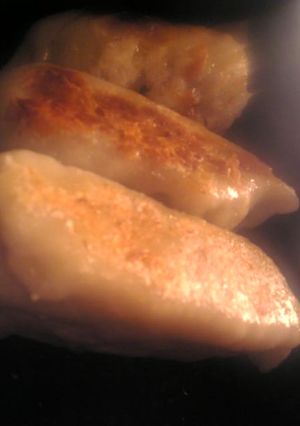キャベツとチーズとひき肉の洋風味餃子-レシピのメイン写真