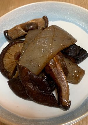 こんにゃくと干し椎茸の和風炒め-レシピのメイン写真