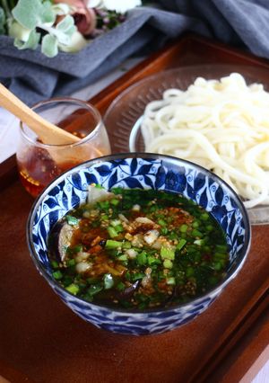 ラー油で♡豚バラと茄子のニラつけうどん-レシピのメイン写真