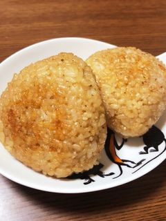 簡単! 出汁とごま油香る 焼きおにぎり-レシピのメイン写真