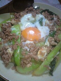 豚挽き肉とチンゲン菜の半熟卵のっけ丼♪-レシピのメイン写真