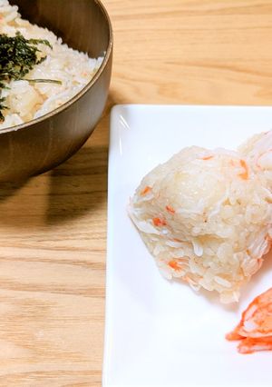 カニカマご飯で大人も満足♡夜食おにぎり-レシピのメイン写真