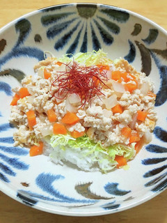 鳥ひき肉に春キャベツの味噌あんかけ丼-レシピのメイン写真