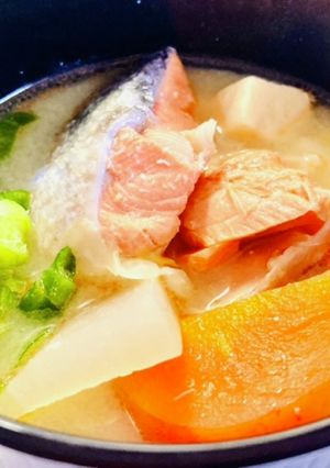 簡単コク旨っ♡鮭のあら汁♡(鮭の味噌汁)-レシピのメイン写真
