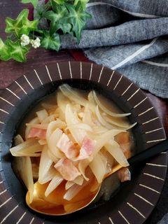 新玉ねぎとベーコンのレンチンスープ煮-レシピのメイン写真