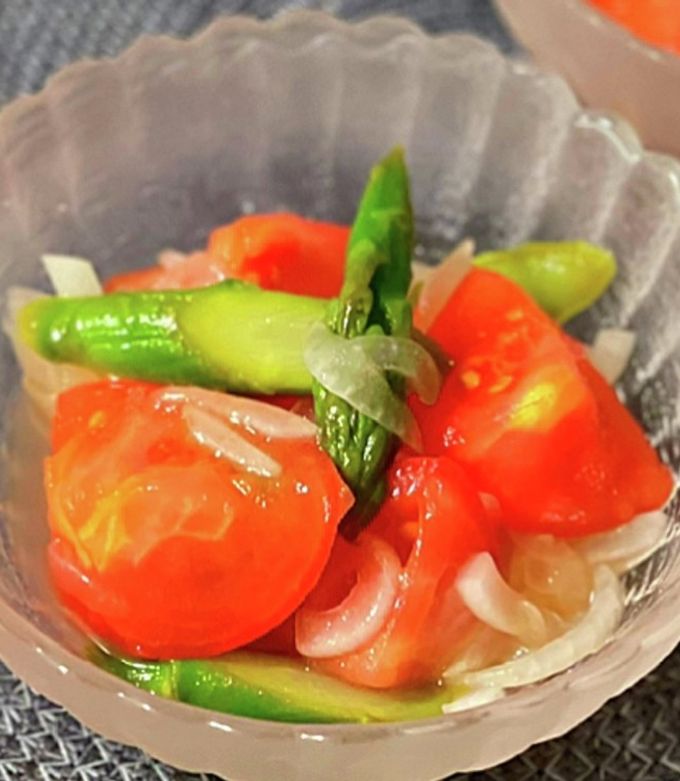 トマト・新玉ねぎ・アスパラガスのマリネ by s__saki 【クックパッド