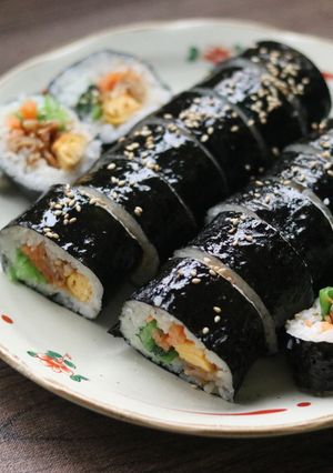 具材たっぷり♪キンパ(韓国風海苔巻き)-レシピのメイン写真