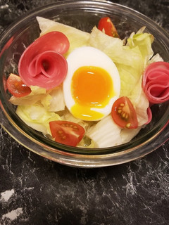 花ビアハム&自家製半熟卵シーザーサラダ♡-レシピのメイン写真