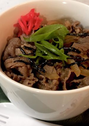 「こどもの日」卵かけご飯で牛丼-レシピのメイン写真