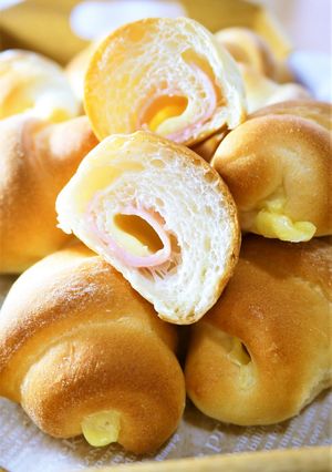 朝食ランチ簡単成形ハムチーズ☆ロールパン-レシピのメイン写真
