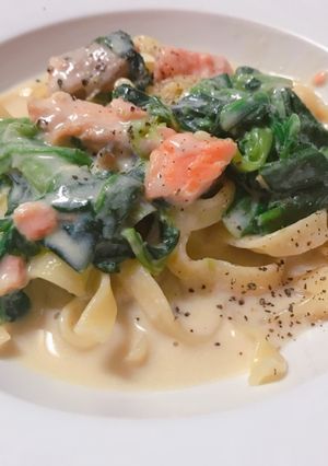 マイ　ほうれん草と塩鮭のクリームパスタ-レシピのメイン写真