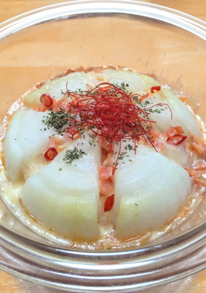 丸ごと新玉ねぎと刻みベーコンのレンジ蒸し-レシピのメイン写真
