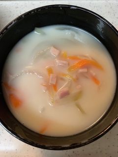 簡単!人参と玉ねぎとハムのミルクスープ-レシピのメイン写真
