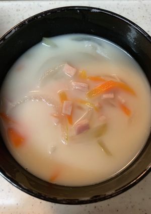 簡単！人参と玉ねぎとハムのミルクスープ-レシピのメイン写真