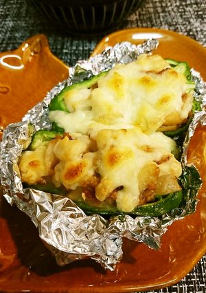 豚ひきタケノコ炒めのピーマンチーズ焼き-レシピのメイン写真