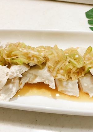 レンジで簡単!ネギだれが美味しい蒸し鶏♥-レシピのメイン写真